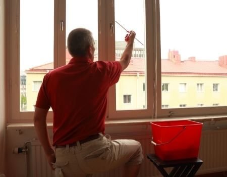 A Professional Cleaning Interior Windows